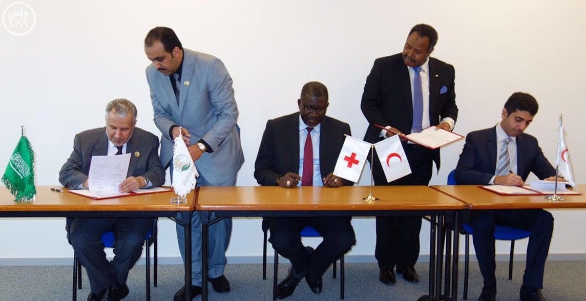 التوقيع على برنامج تنفيذي لتقديم الدعم للهلال الأحمر اليمني