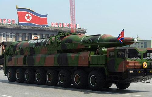 القيادة الكورية الشمالية تستخدم قنبلة نووية لتخويف جاراتها