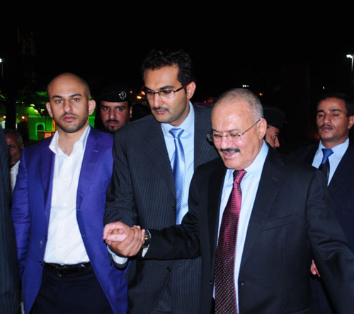 الرئيس هادي يصرف للمخلوع صالح 15 مليون ريال بدل علاج