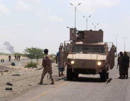 الجيش الوطني يلقي القبض على عشرات العناصر من قوات صالح والحوثي في مفرق الجوف