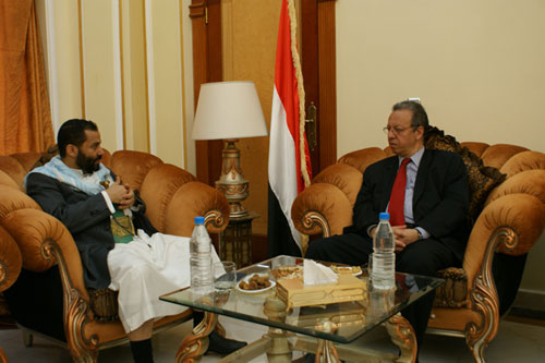 حميد الاحمر يستقبل مستشار ومبعوث الأمين العام للأمم المتحدة جمال بن عمر