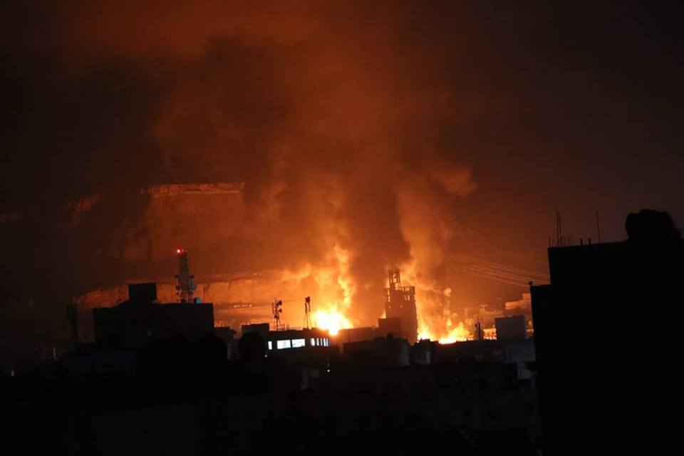 طيران التحالف يعاود قصف النهدين والرئاسة جنوب العاصمة صنعاء قبل قليل