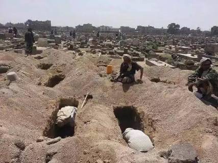 حفر 117 قبر للحوثيين في المدينة وأكثر 67 مسلح آسري لدى المقاومة والجيش في الوازعية