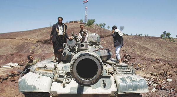 مليشيا الحوثي تنشر الدبابات وراجمات الصواريخ بضواحي العاصمة صنعاء
