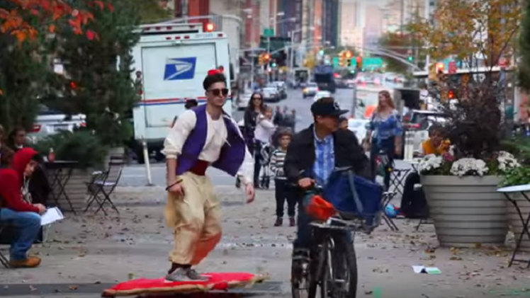 بالفيديو: علاء الدين يتجول على بساطه السحري في شوارع نيويورك