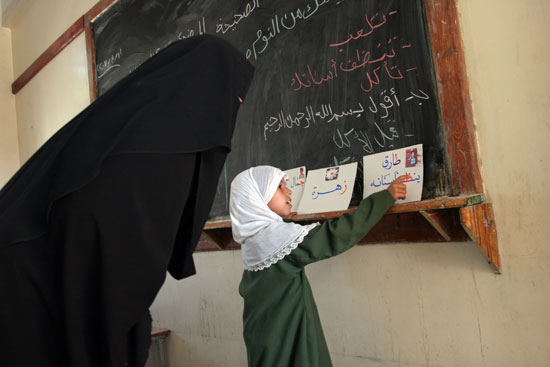 المناهج التعليمية في اليمن عالقة بين \