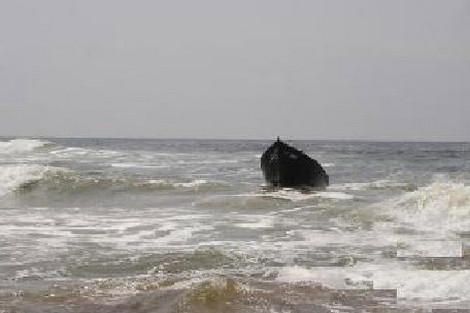 وفاة شخص وفقدان 5 آخرين بغرق قارب صيد يمني قرب جزيرة اريترية