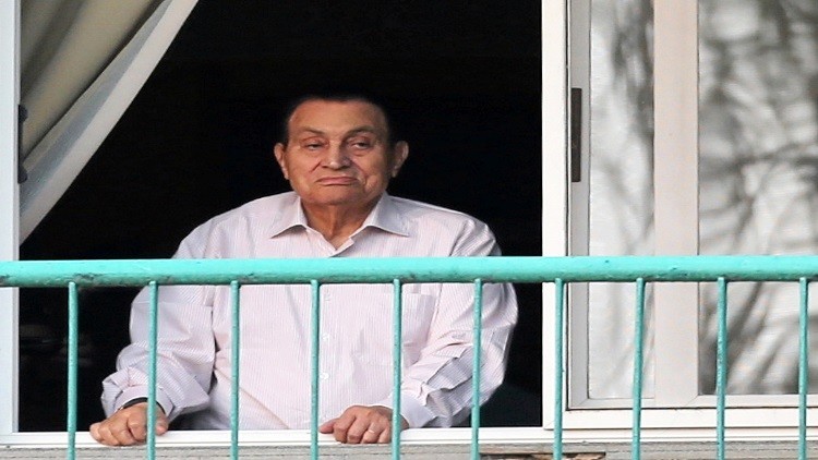 حسني مبارك يبلغ السعودية برغبته في السفر إليها