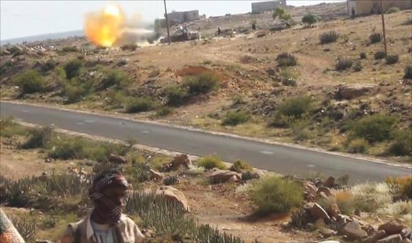 الجيش يقصف تجمعات للمليشيات في أطراف مديرية دمت بالضالع
