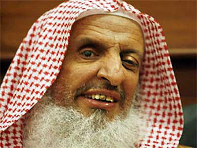 مفتي السعودية : الدول الأجنبية تستغل أموال المسلمين في الحرب على الأمة