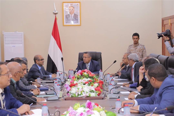 مجلس الوزراء يطالب الحوثيين بإعادة أموال الشعب إلى البنك المركزي في عدن