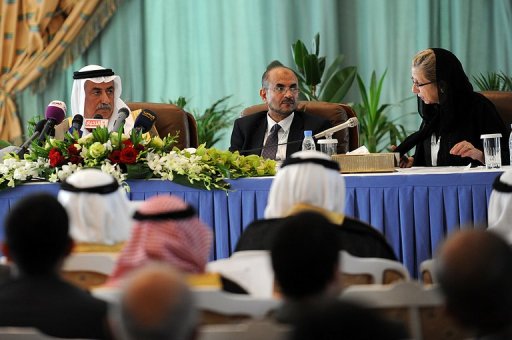 اليمن يناقش مع وفود خليجية تنفيذ خطط تنمية أقرها مؤتمر المانحين