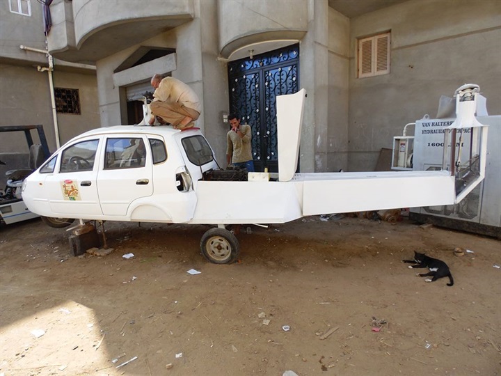 بالصور: مياكنيكي مصري يصنع هيلكوبتر ويؤكد أنها ستطير خلال أسبوع