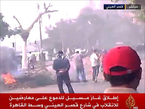 الشرطة أطلقت الغاز على المعارضين للانقلاب في وسط القاهرة (الجزير