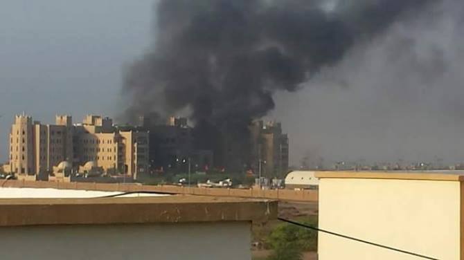 عاجل: مصادر أمنية تؤكد أن الهجوم على مقر الحكومة ومقر القوات الإماراتية بعدن تمت بسيارات مفخخة