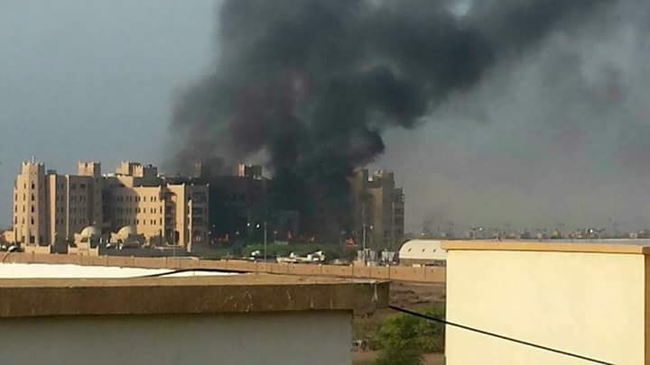 انفجارات تستهدف مقر إقامة رئيس واعضاء حكومة خالد بحاح والقوات ال