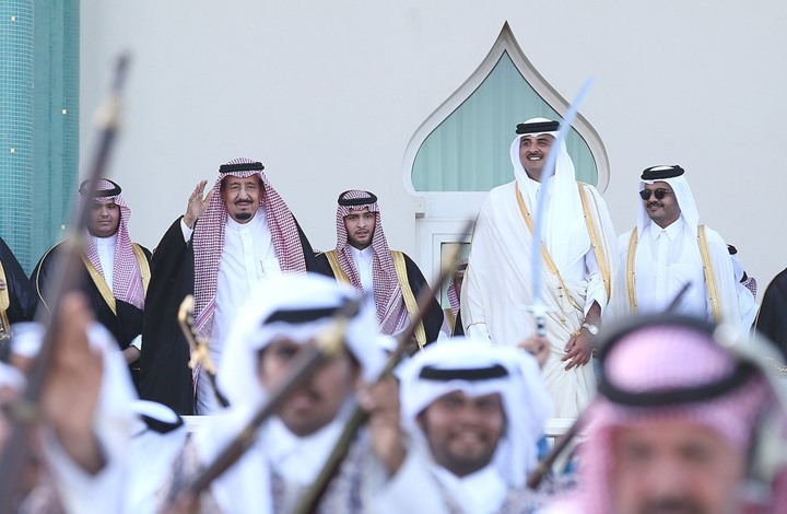 ما سر حفاوة قطر الكبيرة بالعاهل السعودي؟