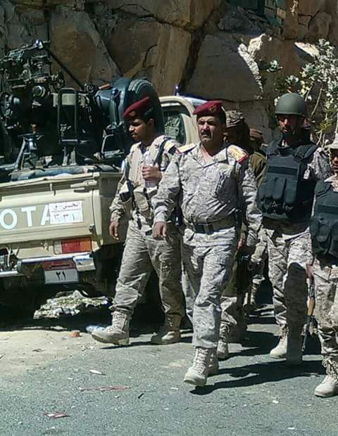 قائد اللواء 14 يزور جبهات القتال بنهم ويؤكد بأن الهدف الأكبر هو تحرير العاصمة صنعاء وصعدة (صور)