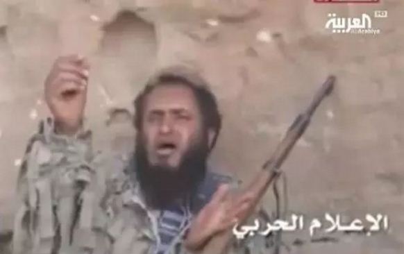 الحوثيون يزعمون دفن قائدهم العقيد «الطير» لكن جثته تظهر في قبضة الجيش السعودي (فيديو)