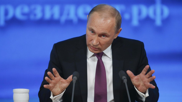 رئيس روسيا يخفض 10% من راتبه مع تداعيات هبوط النفط