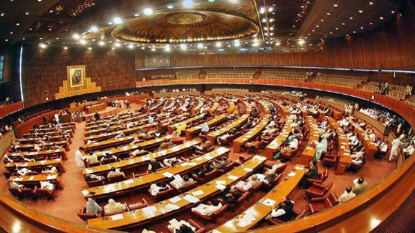 البرلمان الباكستاني يناقش المشاركة في تحالف «عاصفة الحزم» باليمن
