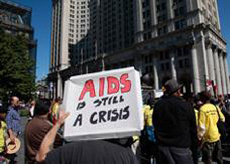 ناشطون في مجال رفع الوعي حول الإيدز أثناء تجمع في نيويورك