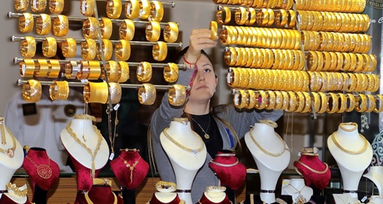 تراجع أسعار «الذهب» من أعلى مستوى..«يمن برس» ينشر تقرير بأسعاره في اليمن