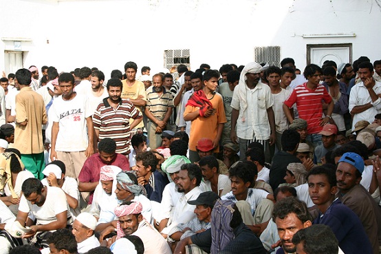 مغردون سعوديون يطالبون بطرد العمالة اليمنية على خلفية إشاعة ضد بائع خضروات