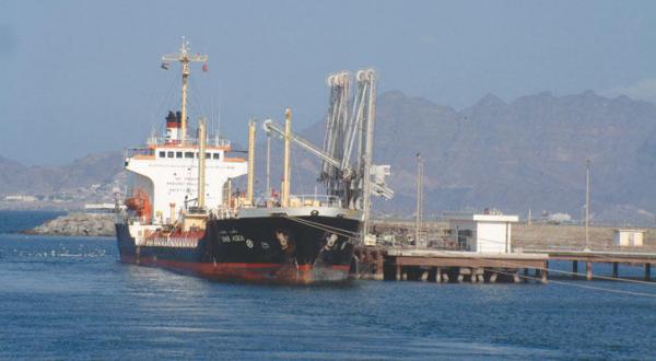 الحوثيون يجوعون الشعب ويقتلون الفقراء ويحتجزون 34 سفينة إغاثة في ميناء الحديدة (وثائق)