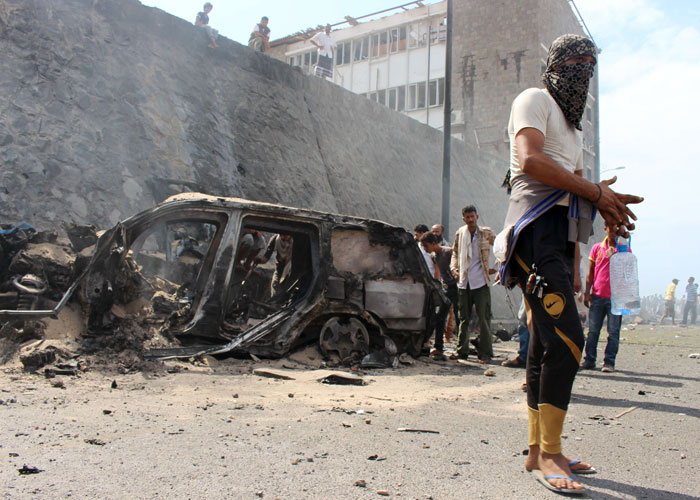 اغتيال محافظ عدن اللواء جعفر محمد سعد محاولة جديدة لضرب الشرعية في اليمن