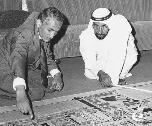 زايد بن سلطان مع المهندس المصري عبد الرحمن مخلوف