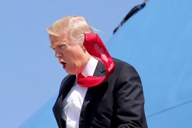 ربطة عنق دونالد ترامب الحمراء تثير الجدل (صور)