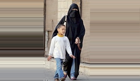 سعودية تتزوج من طفل ربته يتيماً