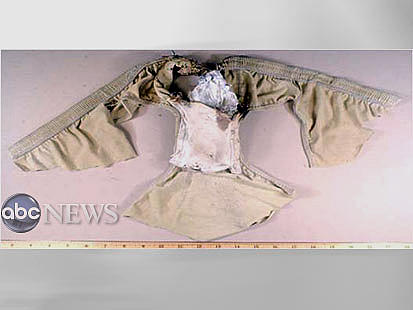 صور لقنبلة الملابس الداخلية التي كان يعتزم عمر الفاروق استخدامها لتفجير طائرة أمريكية