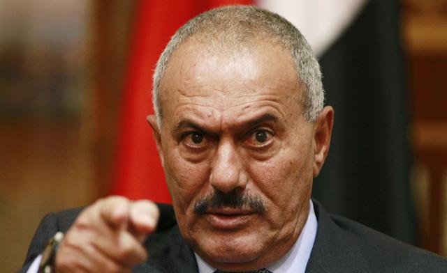 سياسيون: بقاء علي عبدالله صالح في رئاسة المؤتمر يهدد بانهيار الح