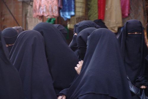 خصوبة مرتفعة في اوساط نساء اليمن.. بورجي: نسبة النمو السكاني في اليمن تبلغ 3%