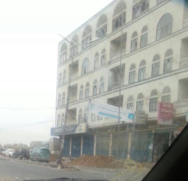 مبنى مقر المكتب التنفيذي للتجمع اليمني للاصلاح في جبل الجنات بمح
