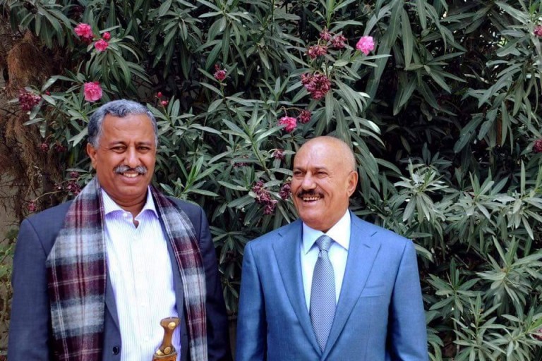 «علي عبدالله صالح» يستعرض بألبوم صور جديد في صنعاء ويعزي «كرمان»