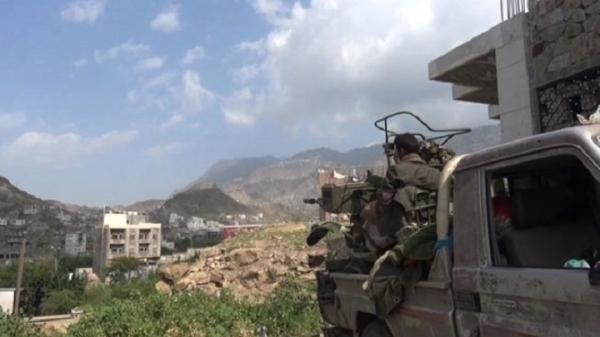 مقتل 9 حوثيين وإصابة 13 آخرين بغارات شنتها مقاتلات التحالف في منطقة البرح بتعز