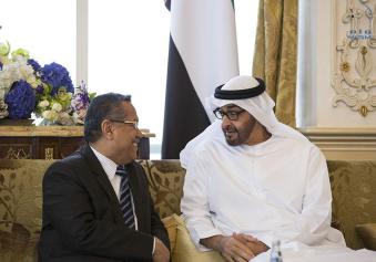 محمد بن زايد يؤكد لبن دغر استمرار دعم الإمارات لليمنيين حتى استعادة الشرعية في اليمن