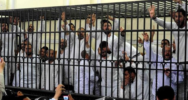 القضاء المصري يحكم بإعدام 12 شخصا من أنصار مرسي
