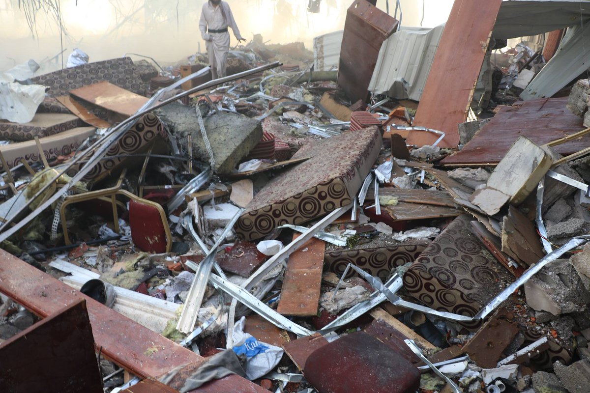 بيانات نارية صادرة عن الجيش الموالي للحوثيين والمجلس السياسي ردا على قصف القاعة الكبرى