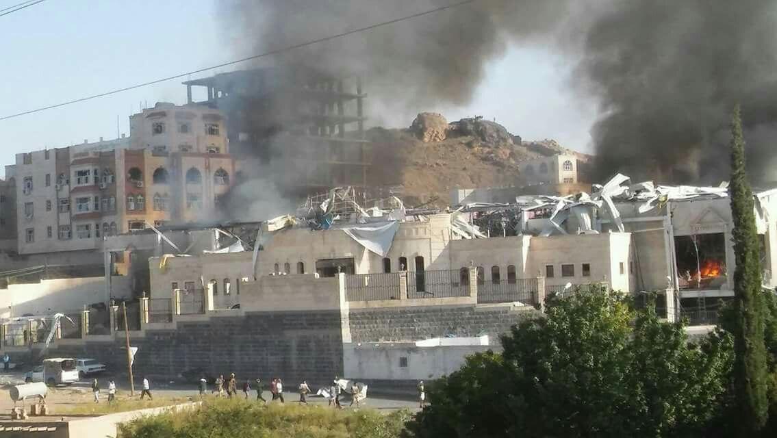 شاهد فيديو لحظة استهداف مجلس العزاء في صنعاء بغارة جوية