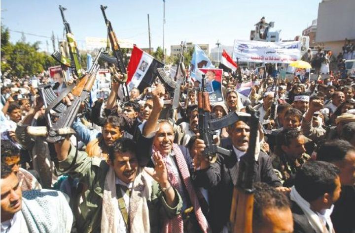الحوثيون وأنصار صالح يرفعون سقف احتجاجهم للمطالبة برحيل الرئيس هادي