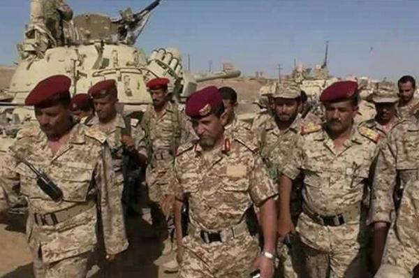 قائد المنطقة العسكرية الثالثة مع قائد معسكر صحن الجن  الداعري- أ