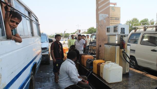 رفض يمني لقرار الحوثيين تحرير أسعار الوقود