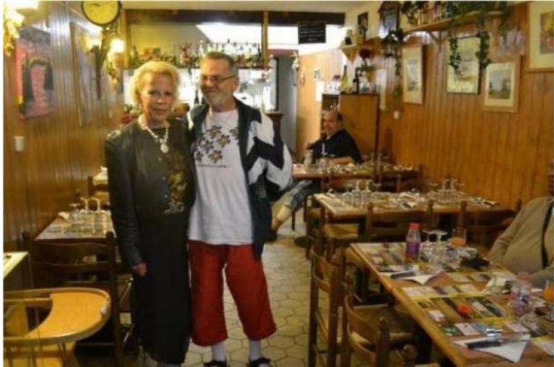 زوجان فرنسيَّان يهديان مطعمهما لزوجين سوريين