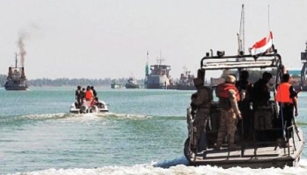 عاجل : ضبط سفينة شحن تهريب في ساحل أحور تحمل حاويات وقرابة 50 أج