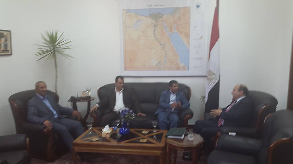 الحوثيون يلتقون بعدد من السفراء العرب والأجانب في صنعاء لإقناعهم بقبول الإنقلاب