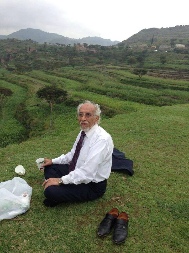 وفاة الأديب والشاعر والمؤرخ اليمني مطهر بن علي الإرياني عن عمر ناهز 83 عاما (سيرة الفقيد)